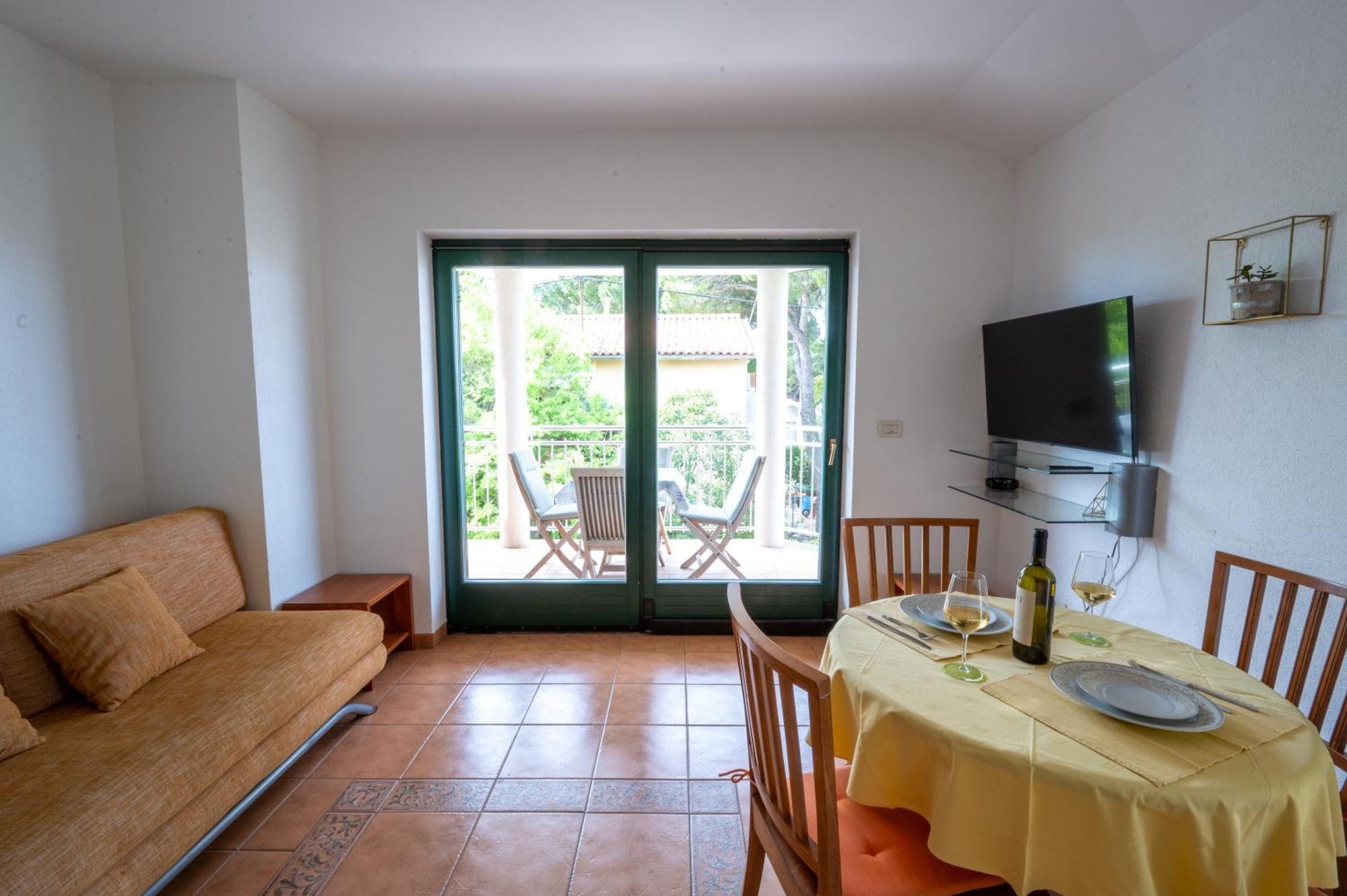 Todor Seaside Apartment *
